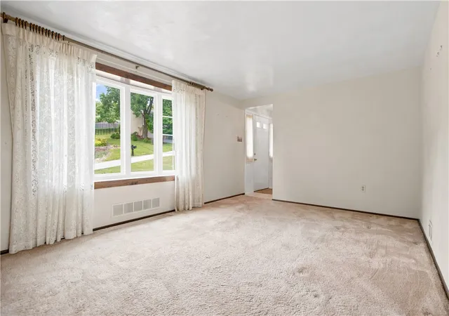 Homes for sale in South Park, PA | 1852 Patricia Dr, South Park, PA 15129 | MLS# 1760607