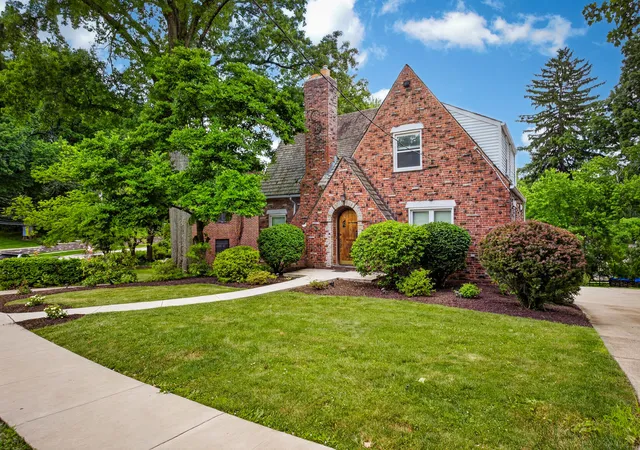 3rd image of 61 Roycroft Avenue Avenue, Mt Lebanon, PA 15228 | MLS# 1760793