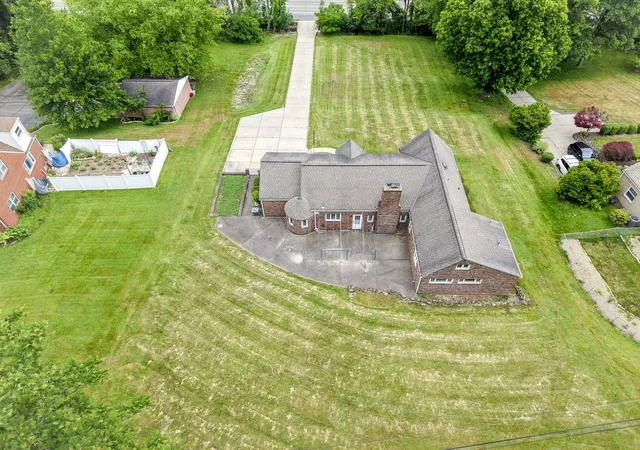 Photo 2 of Single family home for sale at 927 Mcneilly Rd, Pittsburgh, PA 15226 | MLS# 1760801 | Listing updated on 2026-06-21