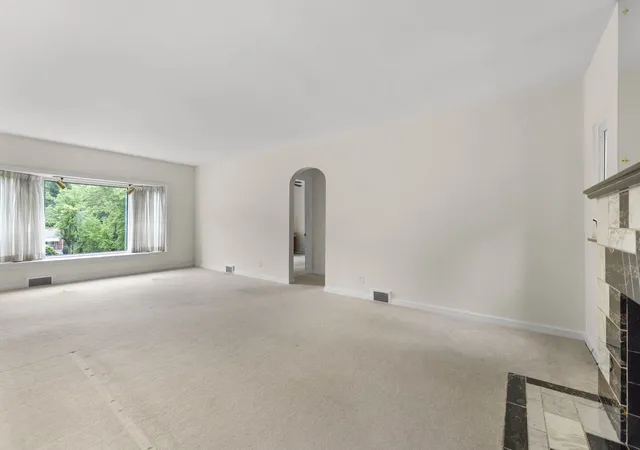 Photo 4 of Single family home for sale at 927 Mcneilly Rd, Pittsburgh, PA 15226 | MLS# 1760801 | Listing updated on 2026-06-21