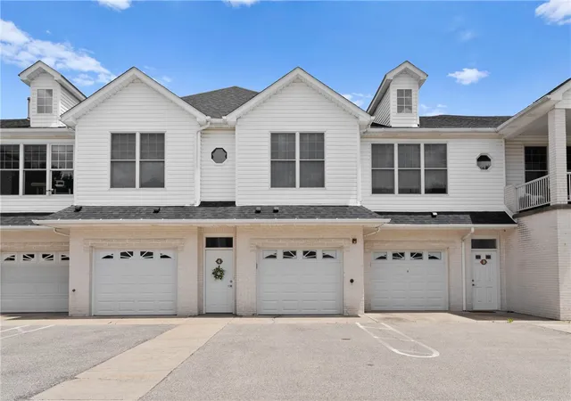 2nd image of 201 Adams Pointe Blvd #4, Adams Twp, PA 16046 | MLS# 1760718