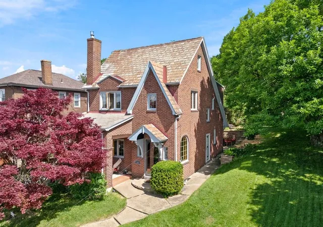 Homes for sale in Squirrel Hill, PA | 6515 Landview Rd, Squirrel Hill, PA 15217 | MLS# 1760827