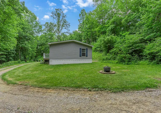 4th image of 4025 Constitution Blvd, Darlngtn Twp, PA 16115 | MLS# 1760836