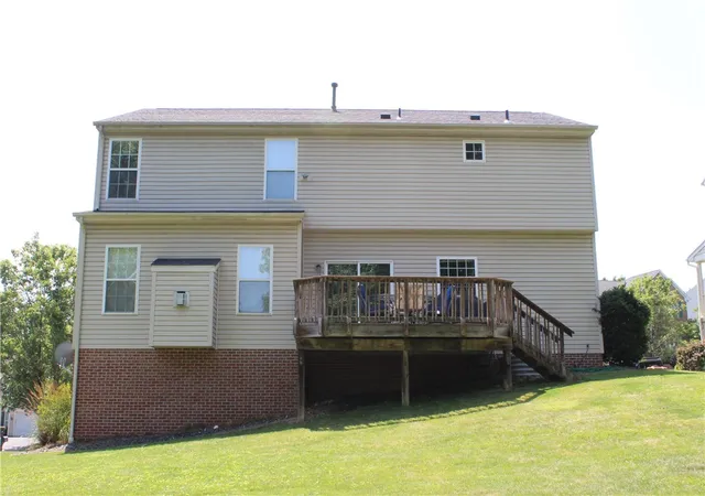 Photo 2 of Sale Pending at 165 Hunters Run Dr, Coraopolis, PA 15108 | MLS# 1760820 | Listing updated on 2026-07-16