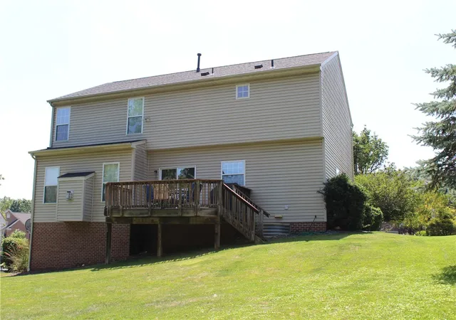 Photo 3 of Sale Pending at 165 Hunters Run Dr, Coraopolis, PA 15108 | MLS# 1760820 | Listing updated on 2026-07-16