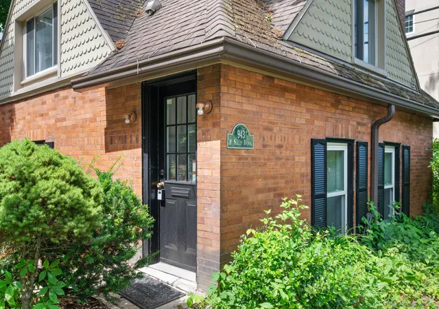 2nd image of 943 N Negley Ave #4, Highland Park, PA 15206 | MLS# 1760857