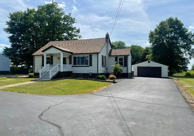 Homes for sale in Shenango Twp, PA | 455 Bedford Rd, Shenango Twp, PA 16159 | MLS# 1760868
