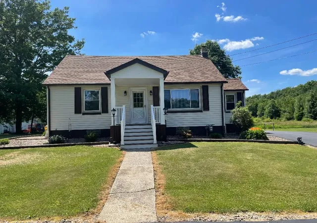 Homes for sale in Shenango Twp, PA | 455 Bedford Rd, Shenango Twp, PA 16159 | MLS# 1760868