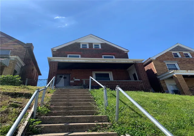 Homes for sale in Knoxville, PA | 416 Suncrest St, Knoxville, PA 15210 | MLS# 1760876