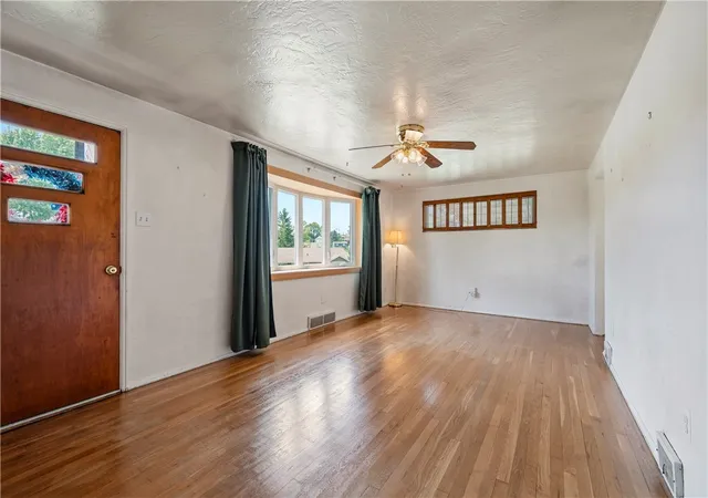 3rd image of 319 Saratoga Dr, Pittsburgh, PA 15236 | MLS# 1760739