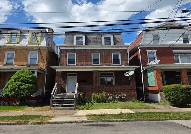 Homes for sale in Pitcairn, PA | 368 2nd St, Pitcairn, PA 15140 | MLS# 1760896