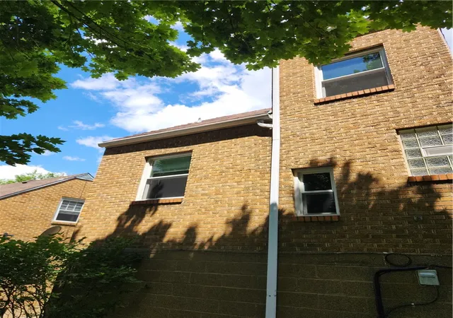 Homes for sale in Ross Twp, PA | 13 Ocenas Ave, Ross Twp, PA 15212 | MLS# 1760882