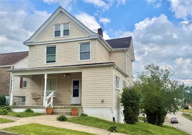 1st image of 800 Ellsworth Ave, Jeannette, PA 15644 | MLS# 1760838
