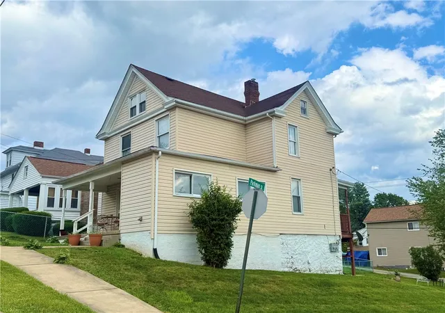 2nd image of 800 Ellsworth Ave, Jeannette, PA 15644 | MLS# 1760838