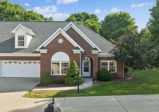 3rd image of 207 Maple Ct, Aliquippa, PA 15001 | MLS# 1760923