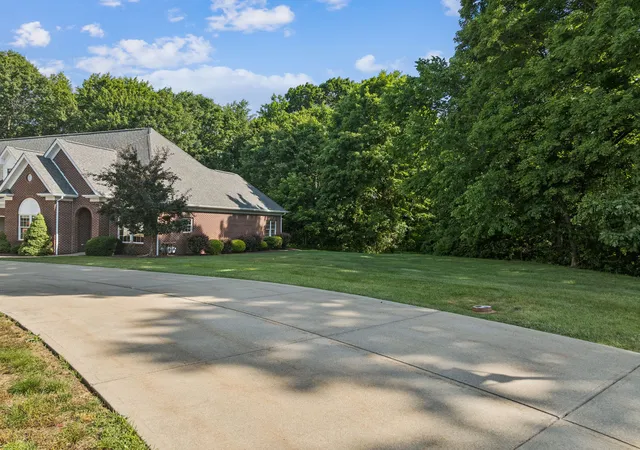 4th image of 207 Maple Ct, Aliquippa, PA 15001 | MLS# 1760923