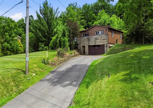 Homes for sale in Peters Twp, PA | 452 E Mcmurray Ct, Peters Twp, PA 15317 | MLS# 1760875