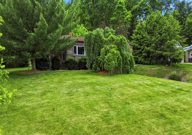Homes for sale in Peters Twp, PA | 452 E Mcmurray Ct, Peters Twp, PA 15317 | MLS# 1760875