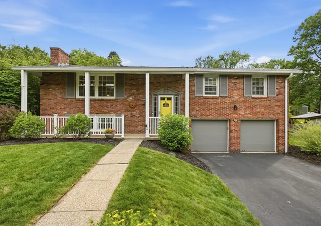 2nd image of 113 Farmingdale Dr, Marshall, PA 15090 | MLS# 1760928