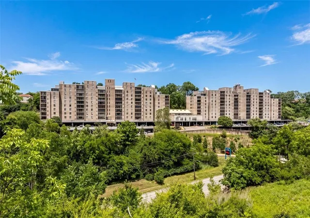 1st image of 2160 Greentree Rd #807W, Scott Twp, PA 15220 | MLS# 1760937