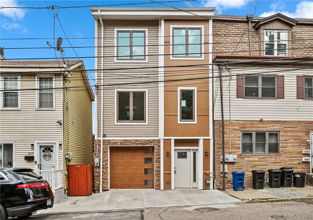 Homes for sale in Lawrenceville, PA | 3439 Denny St, Lawrenceville, PA 15201 | MLS# 1759775