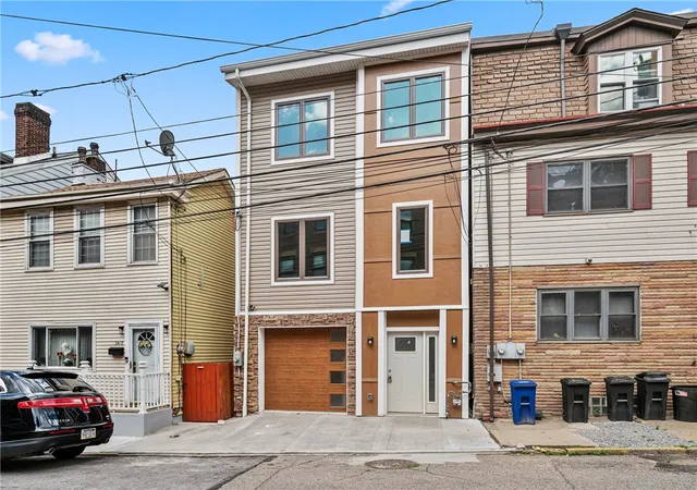 Homes for sale in Lawrenceville, PA | 3439 Denny St, Lawrenceville, PA 15201 | MLS# 1759775