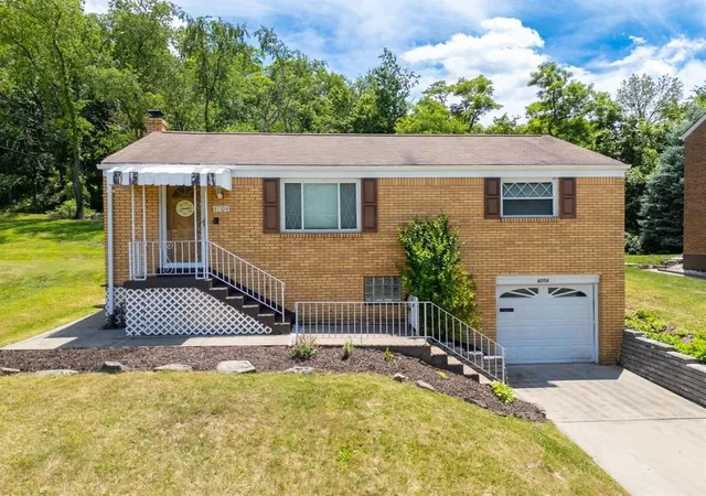 Photo 1 of Single family home for sale at 4704 Woodhill Dr, Homestead, PA 15120 | MLS# 1760955 | Listing updated on 2026-06-25