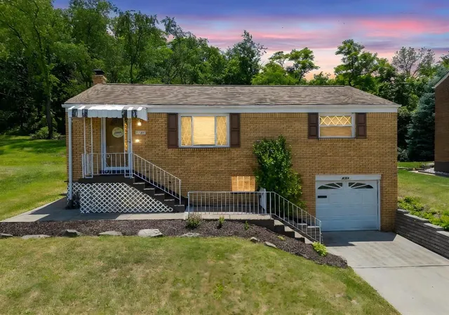 Photo 2 of Single family home for sale at 4704 Woodhill Dr, Homestead, PA 15120 | MLS# 1760955 | Listing updated on 2026-06-25
