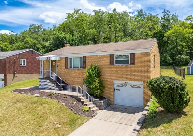 Photo 3 of Single family home for sale at 4704 Woodhill Dr, Homestead, PA 15120 | MLS# 1760955 | Listing updated on 2026-06-25