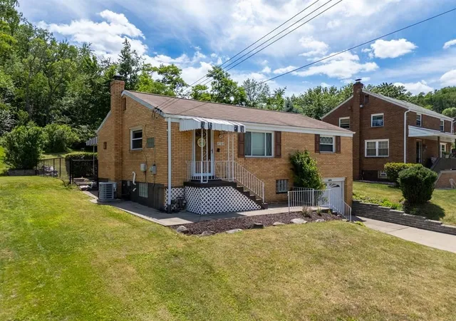 Photo 3 of Single family home for sale at 4704 Woodhill Dr, Homestead, PA 15120 | MLS# 1760955 | Listing updated on 2026-06-25