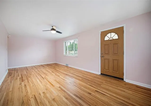 Photo 4 of Single family home for sale at 4704 Woodhill Dr, Homestead, PA 15120 | MLS# 1760955 | Listing updated on 2026-06-25