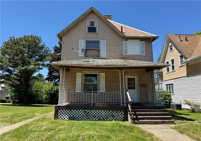 1st image of 818 S Oakland Ave, Sharon, PA 16146 | MLS# 1760690