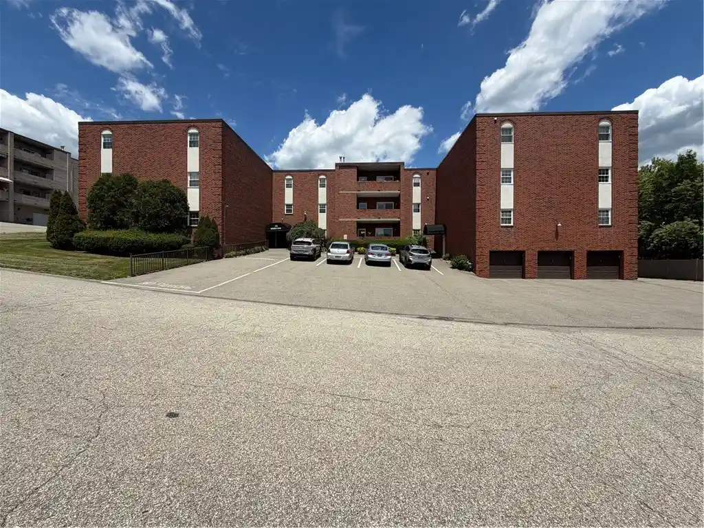 Listing Photo 2 - Condo for sale in 105 Woodstone Ln located at 105 Woodstone Ln, New Kensington, PA 15068 - Unit #61