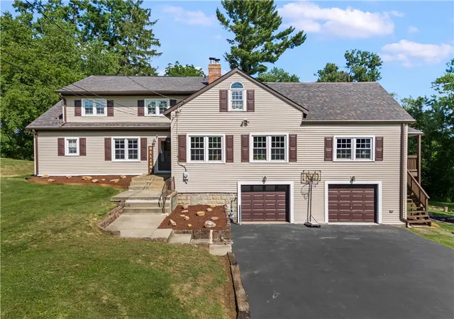 1st image of 860 E Mcmurray Rd, Peters Twp, PA 15367 | MLS# 1760582