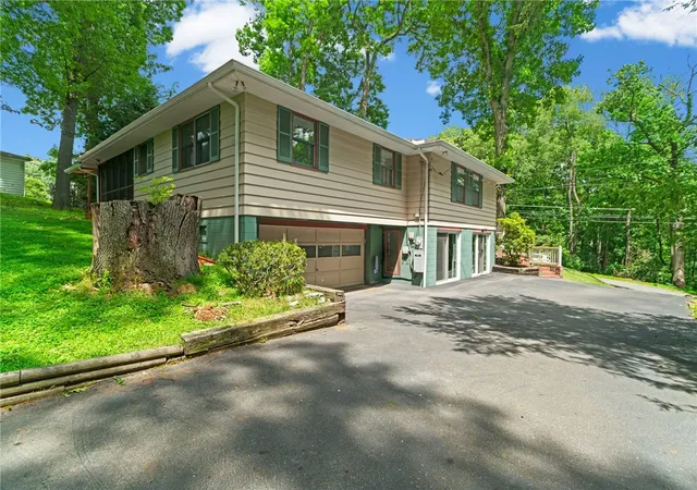 Photo 3 of Single family home for sale at 153 Greenhill Dr, Twp Of But Nw, PA 16001 | MLS# 1760991 | Listing updated on 2026-07-27