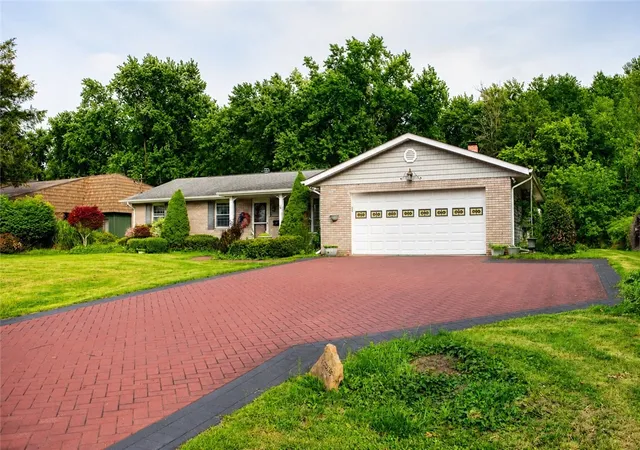 2nd image of 1092 Williams Dr, Washington Twp, PA 15012 | MLS# 1761006
