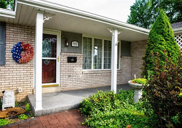 3rd image of 1092 Williams Dr, Washington Twp, PA 15012 | MLS# 1761006