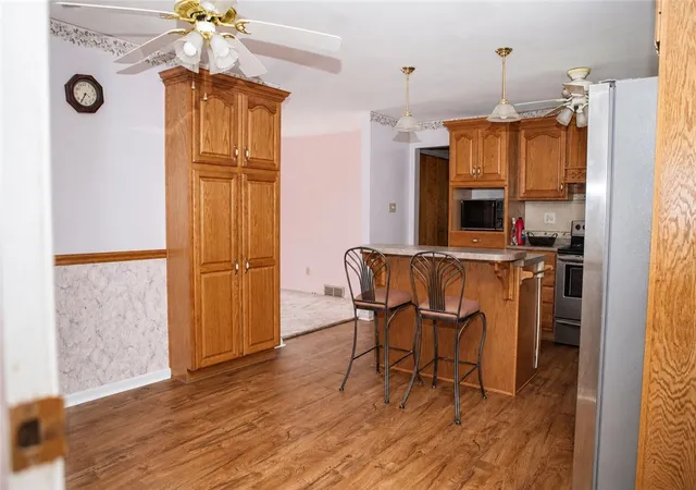 5th image of 1092 Williams Dr, Washington Twp, PA 15012 | MLS# 1761006