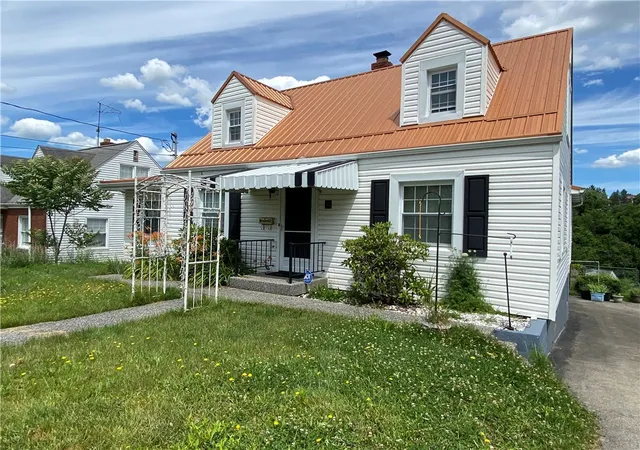 3rd image of 11 Washington Dr, Monessen, PA 15062 | MLS# 1760149