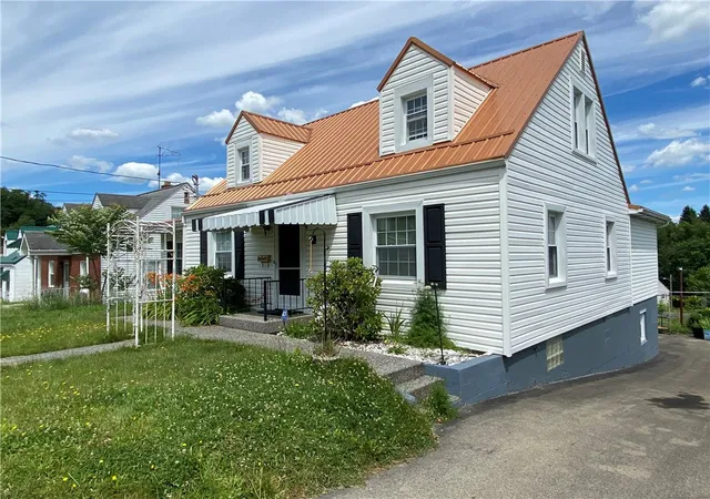 4th image of 11 Washington Dr, Monessen, PA 15062 | MLS# 1760149