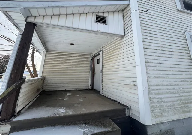 Photo 3 of Single family home for sale at 713 Monroe St, New Castle, PA 16101 | MLS# 1761044 | Listing updated on 2026-06-22