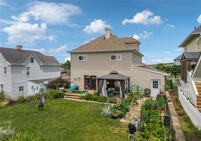 Photo 4 of Single family home for sale at 408 Jones St, Belle Vernon, PA 15012 | MLS# 1761071 | Listing updated on 2026-07-01
