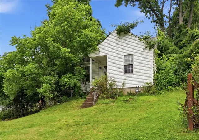 2nd image of 93 Adams Dr, Upper St Clair, PA 15241 | MLS# 1761026