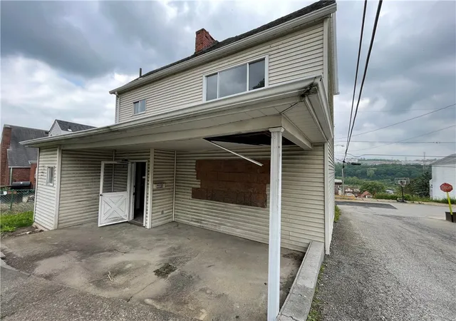 Homes for sale in Glassport, PA | 401 Euclid Ave, Glassport, PA 15045 | MLS# 1761102