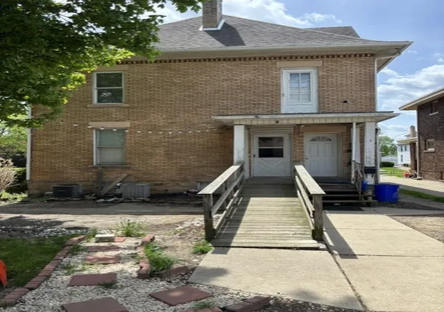Photo 4 of Single family home for sale at 141 E Leasure Ave, New Castle, PA 16101 | MLS# 1761100 | Listing updated on 2026-07-25