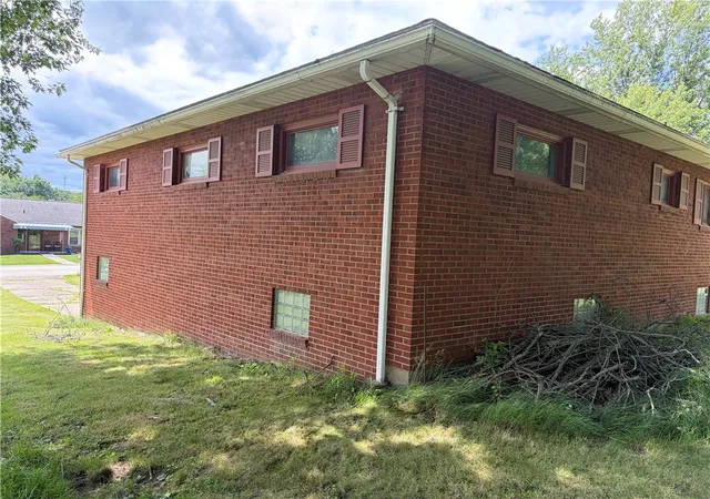 Homes for sale in N Franklin Twp, PA | 500 Sylvan Dr, N Franklin Twp, PA 15301 | MLS# 1761124