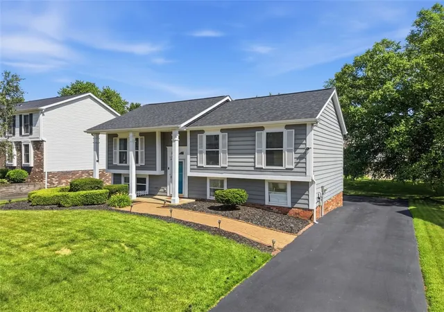 2nd image of 120 Clearbrook Dr, Cranberry Twp, PA 16066 | MLS# 1760999