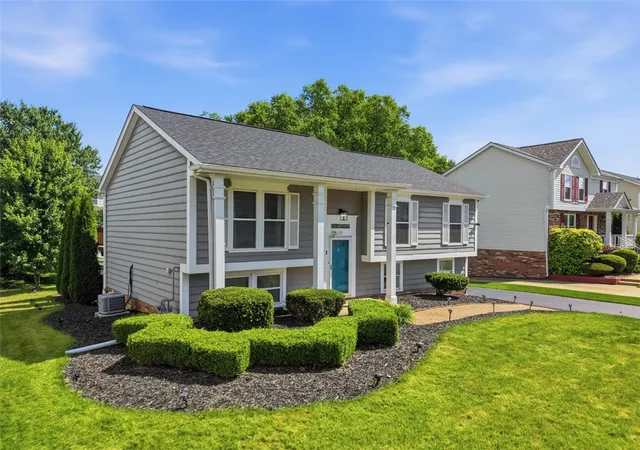 Photo 3 of Sale Pending at 120 Clearbrook Dr, Cranberry Twp, PA 16066 | MLS# 1760999 | Listing updated on 2026-07-31