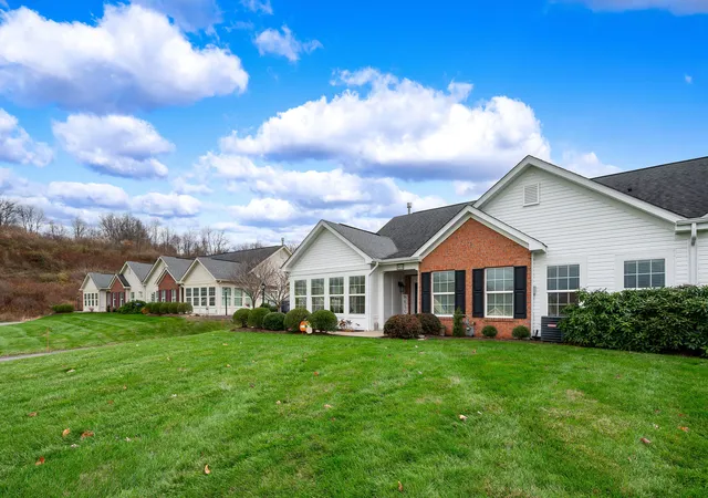 Homes for sale in Connoquenessing Twp, PA | 1031 Silver Oak Dr, Connoquenessing Twp, PA 16053 | MLS# 1761144