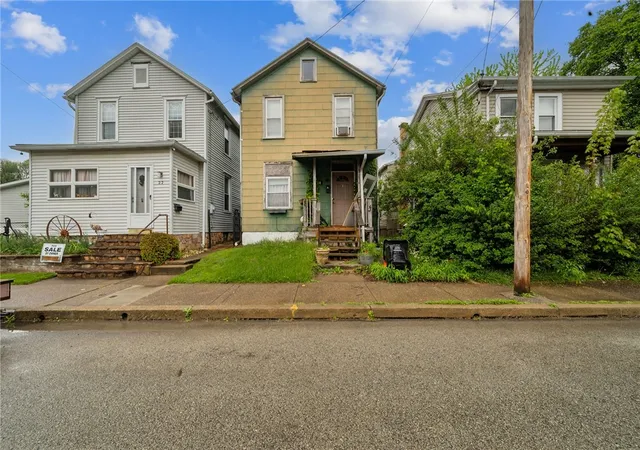 Homes for sale in Latrobe, PA | 24 Miller St, Latrobe, PA 15650 | MLS# 1761141